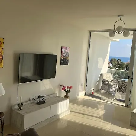 Mountains And Sea Apartment *