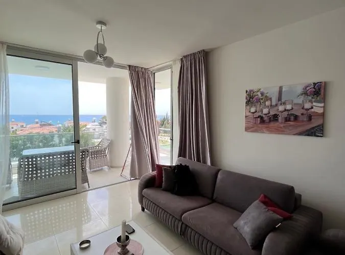 Mountains And Sea Apartament *